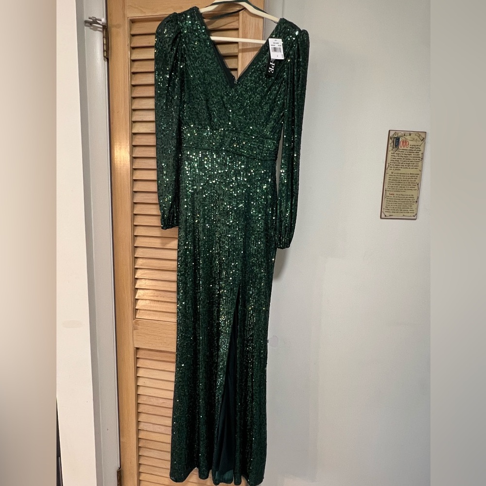 Xscape Dark Green Sequin Long Sleeve Gown sz 4 NWT - Picture 5 of 13